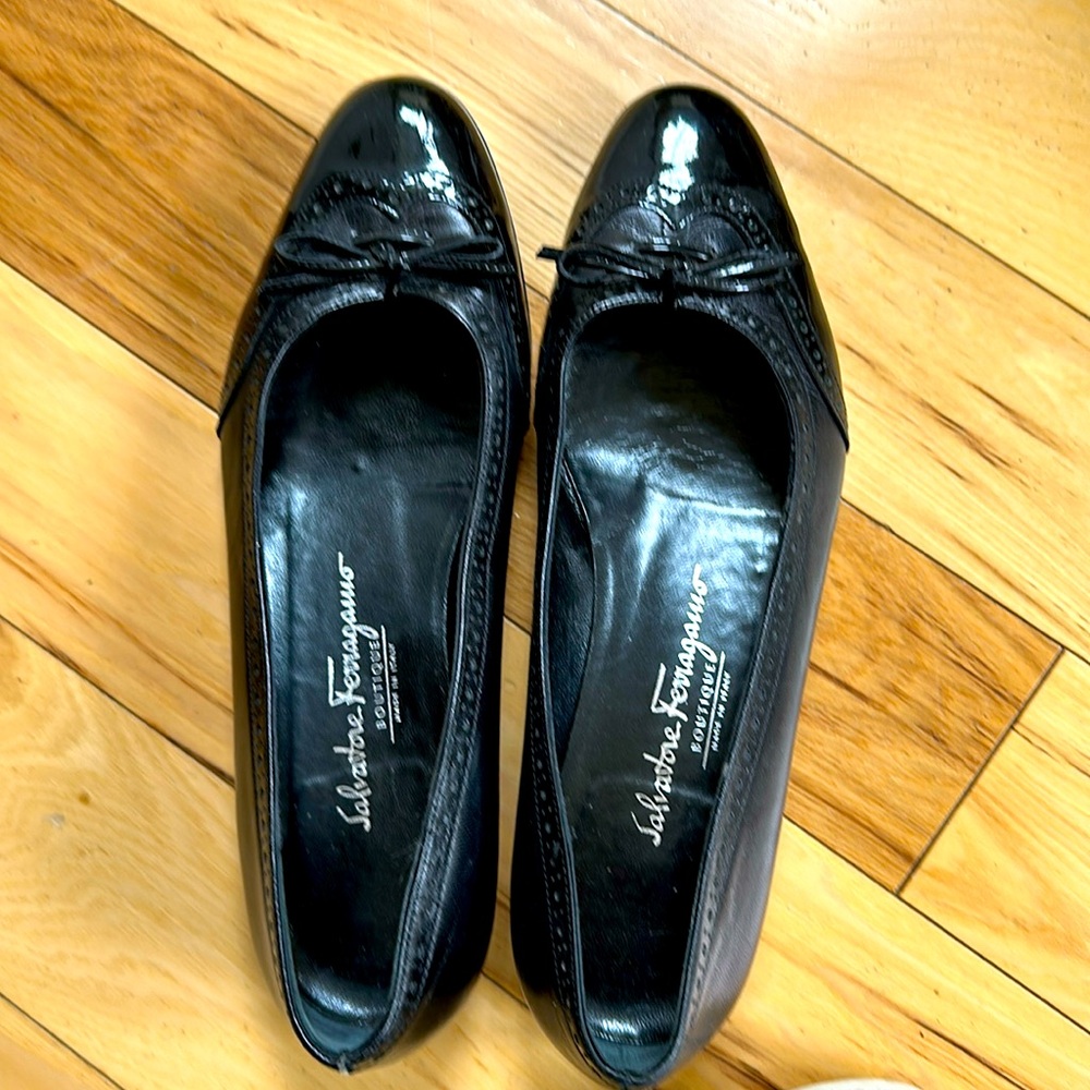 Ferragamo women’s ballet flat shoes. So 7.5